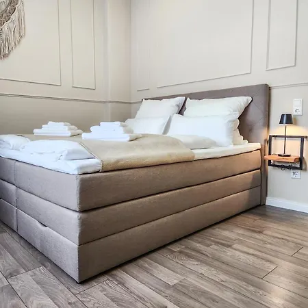 Geli Homes L1 - 2x Zimmer, 2x Kingsize Bett, 1 Bis 4 Personen, Parkplatz, Tv, Wifi, Kueche, Kaffee, Tee