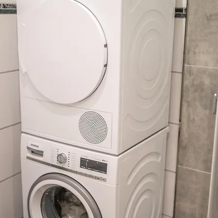 Geli Homes L1 - 2x Zimmer, 2x Kingsize Bett, 1 Bis 4 Personen, Parkplatz, Tv, Wifi, Kueche, Kaffee, Tee شقة Lünen