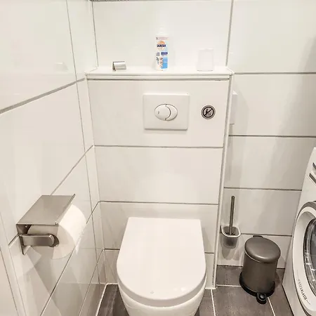 Geli Homes L1 - 2x Zimmer, 2x Kingsize Bett, 1 Bis 4 Personen, Parkplatz, Tv, Wifi, Kueche, Kaffee, Tee شقة