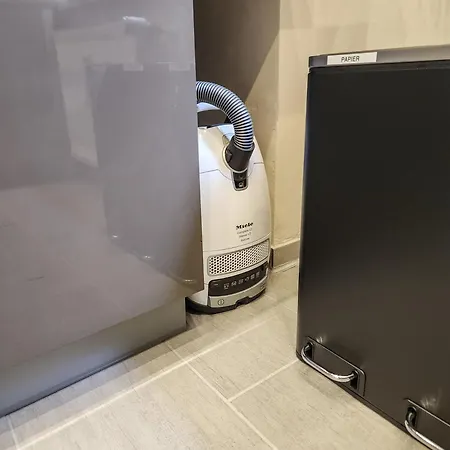 شقة Geli Homes L1 - 2x Zimmer, 2x Kingsize Bett, 1 Bis 4 Personen, Parkplatz, Tv, Wifi, Kueche, Kaffee, Tee *