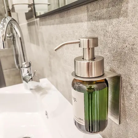 Geli Homes L1 - 2x Zimmer, 2x Kingsize Bett, 1 Bis 4 Personen, Parkplatz, Tv, Wifi, Kueche, Kaffee, Tee Lünen