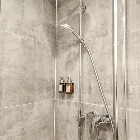 Apartment Geli Homes: Cozy 2-bedroom With Premium Amenities Luenen