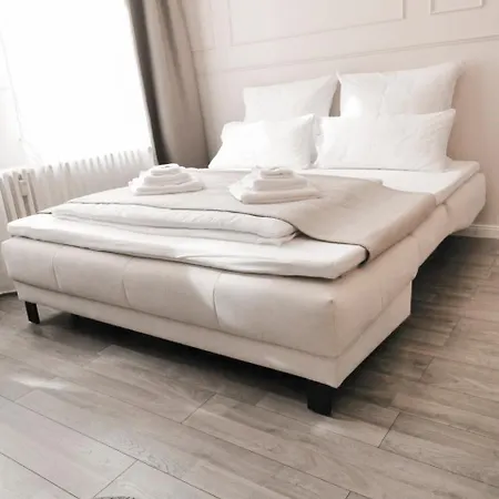 شقة Geli Homes L1 - 2x Zimmer, 2x Kingsize Bett, 1 Bis 4 Personen, Parkplatz, Tv, Wifi, Kueche, Kaffee, Tee