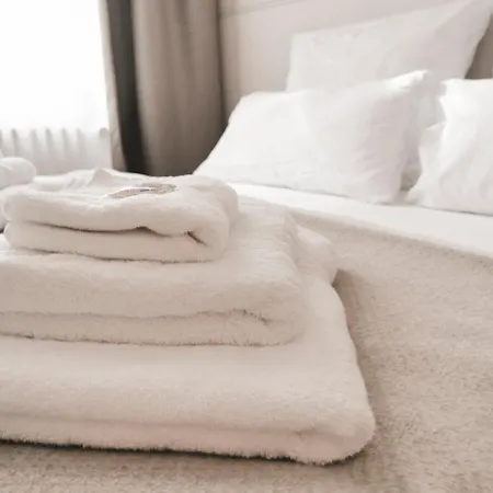 Apartment Geli Homes: Cozy 2-bedroom With Premium Amenities Luenen