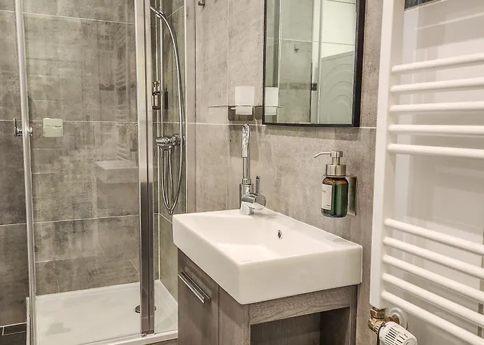 Geli Homes L1 - 2x Zimmer, 2x Kingsize Bett, 1 Bis 4 Personen, Parkplatz, Tv, Wifi, Kueche, Kaffee, Tee 公寓 *